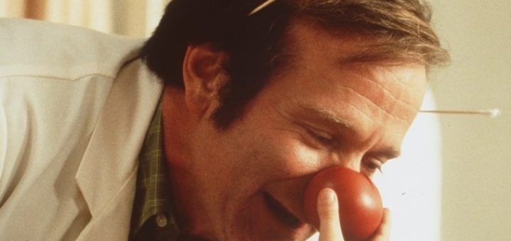 recensione patch adams scena del film